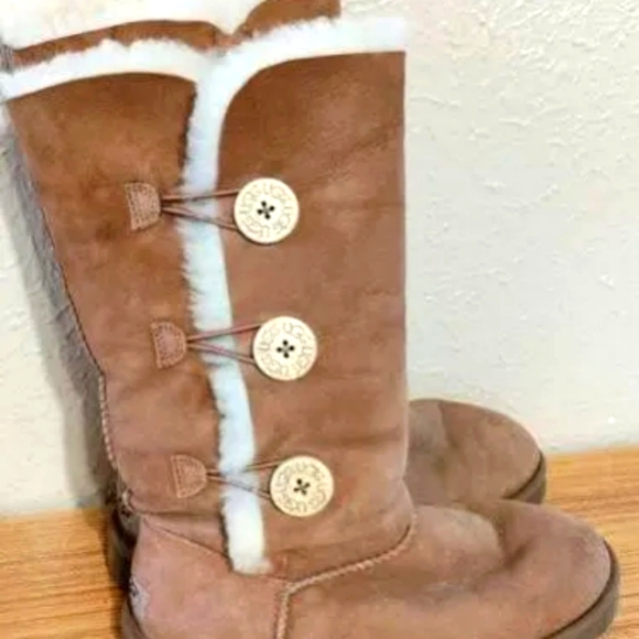 UGG AUSTRALIA TRIPLE BUTTON TAN TALL SHERPA LINED BOOTS SIZE 8 - Picture 4 of 8